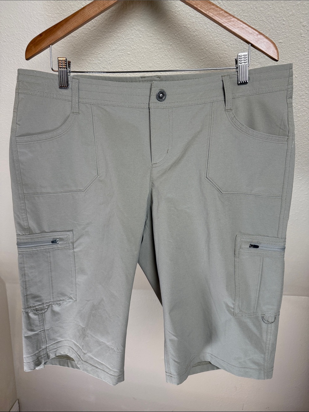 KUHL Bermuda Shorts with Cargo Pockets Khaki Size 16